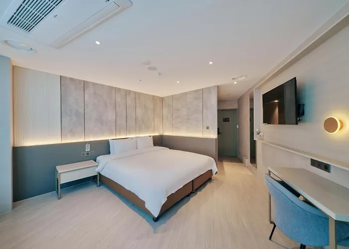 Aqua Palace Hotel 4*