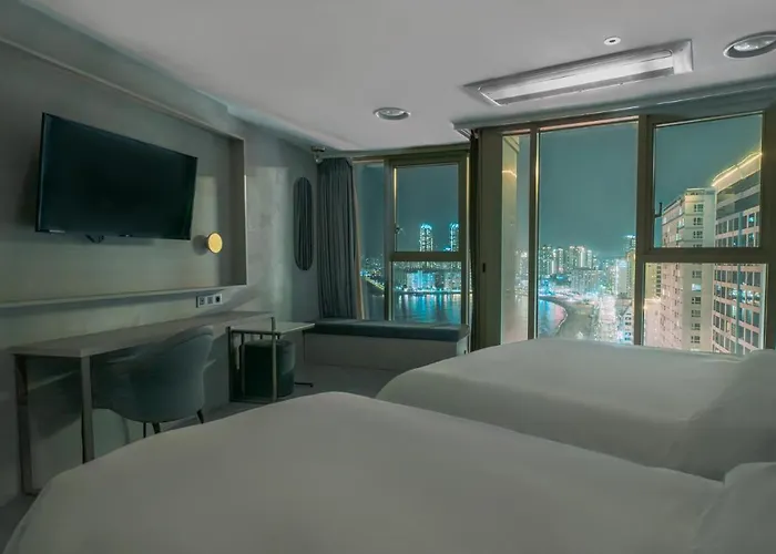 Hotel Aqua Palace 4*